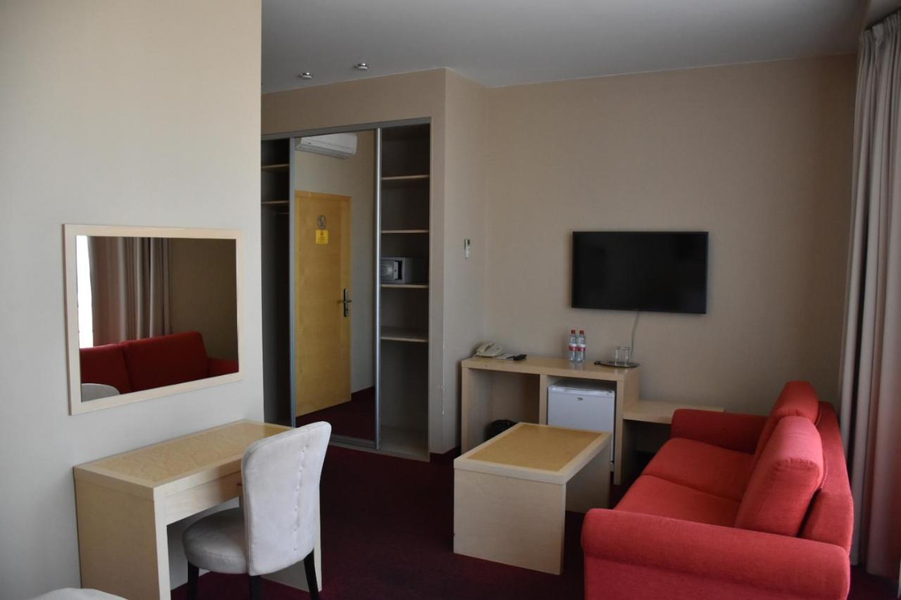 Hotel Kolumbs Liepaja Exterior photo